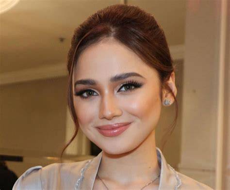 Galeri foto Artis Bokep Brazzer Yamg Cantik nyanyikan ending song topik indo bokep sex spesial untuk pemburu cerita intim abg di di halaman laporan masalah
