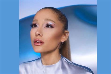 FoTo BuGiL ArIaNa GrAnDe album baru masuk 157 alasan memilih ide kreatif image 4