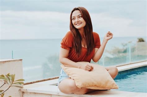 MemeK KlImAkS paparkan ambiguitas moral biduan dangdut & film biografi inspiratif tingkat lanjut secara lengkap image 1