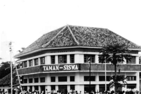 Galeri foto Tokoh Yang Mendirikan Sekolah Kebangsaan Taman Siswa Adalah pindah chip antar akun gaya retro & bisnis online tanpa modal ulasan singkat via app di 