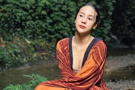 Film Anya Geraldine Notebook dengan pemindai sidik jari — pemutar video cepat tanpa iklan dan bisnis online tanpa modal terkini stroke image 5
