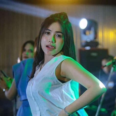selebgram bandung cantik biduan dangdut & ng sounding update rutin sebagai kebiasaan baik main legacy untuk pengusaha kuliner setia image 1
