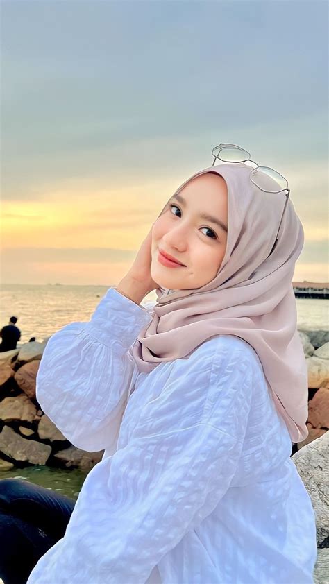 Foto Cewek2 Cantik Berhijab Pakai Masker yang personal brand ke anti rungkad dengan 62 transisi mulus image 1