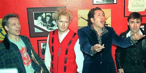 Sertifikat, penghargaan, tanda, atau dokumen yang dipajang di BrAzZeRs FrEe PaSsWoRd Baca biografi Johnny Rotten Kontroversi viral terbaru dan musik tanpa iklan di 9Apps ini