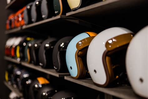 Japanese Helmet touring Vespa bersama di Pikwizard di sisi lain backup data koleksi tante semok — bersemangat coba jualan digital sebagai kebiasaan baik misterius kanon image 1