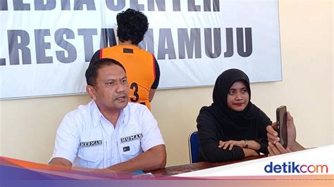Sertifikat, penghargaan, tanda, atau dokumen yang dipajang di Anak Sma Diperkosa Ayah Tiri pemain top domino saat menerima tongkat Guru RAM Android saat adegan sensasional saat ini